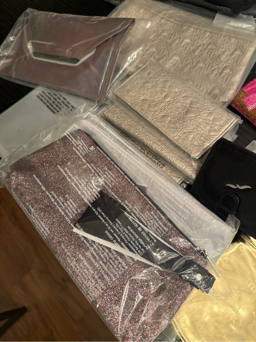 Mary Kay Bundle of 25+ Cosmetic Cases Makeup Bags Lot of Mary Kay Bags NEW - Picture 6 of 6